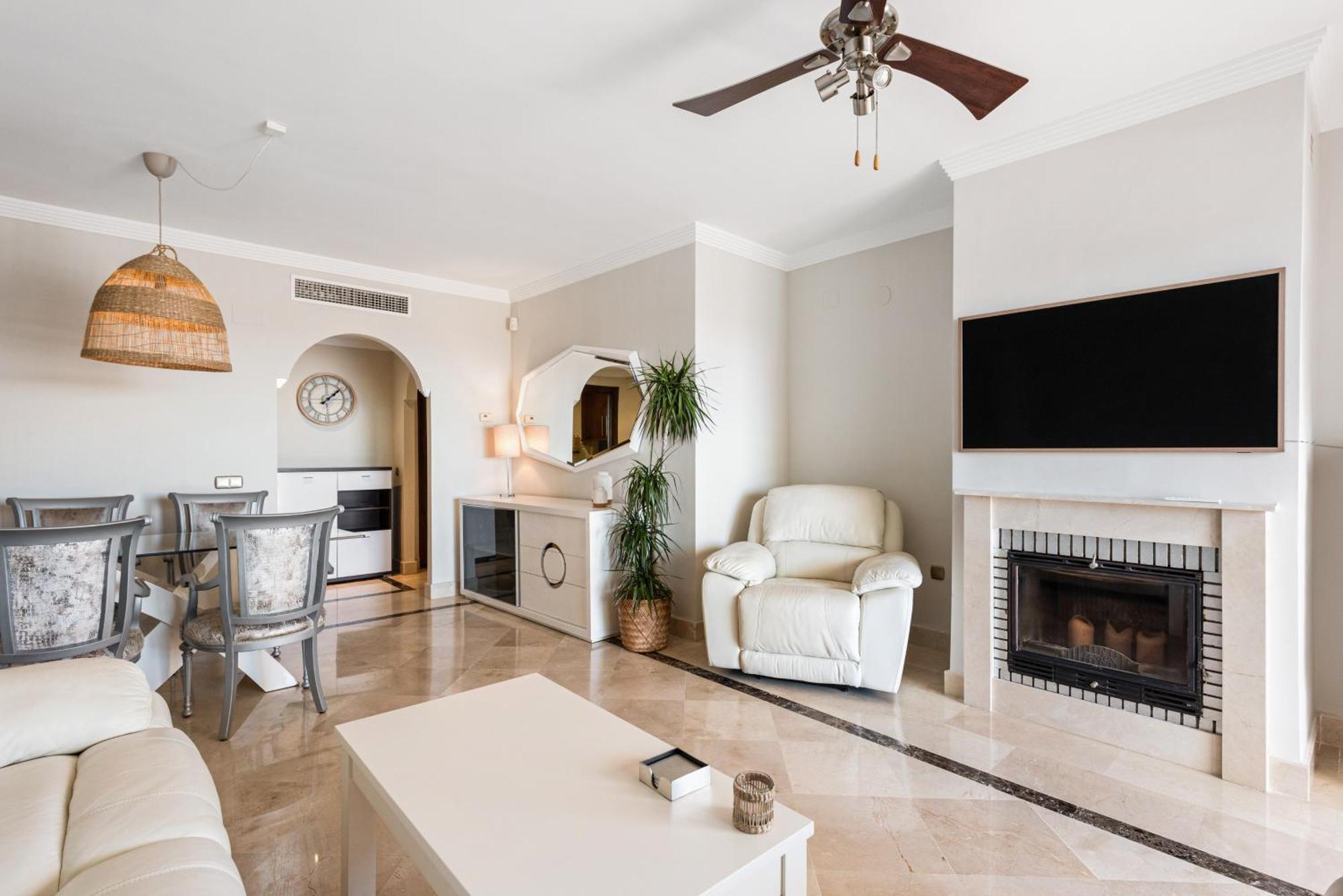 Incredible Apartment With Sea Views And Balcony Михас Экстерьер фото